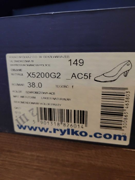 Czółenka Ryłko rozmiar 38 jasny beż lakierowane