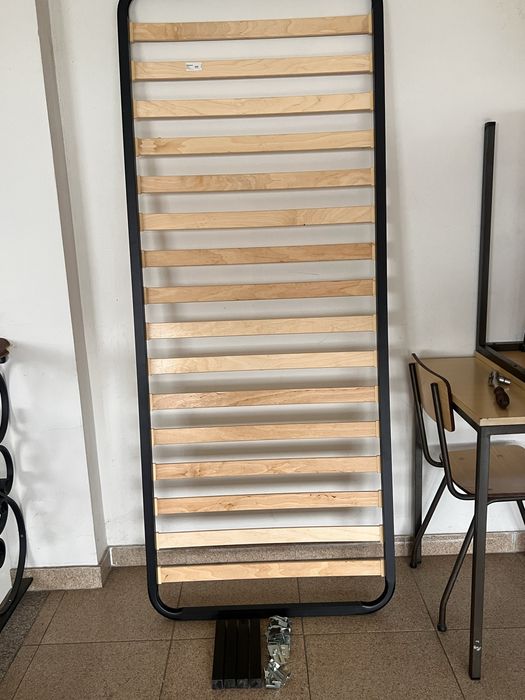 Cama de solteiro com colção