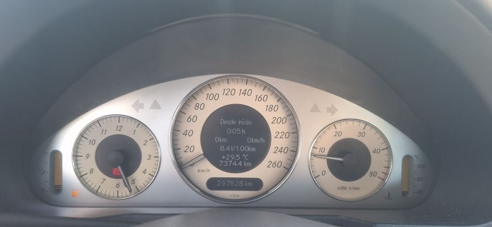 Mercedes-Benz E220 cdi