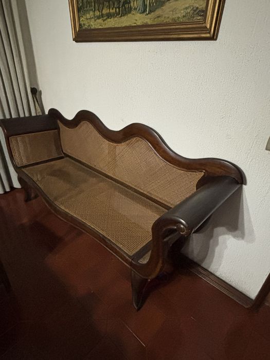 Banco castanho de palhinha