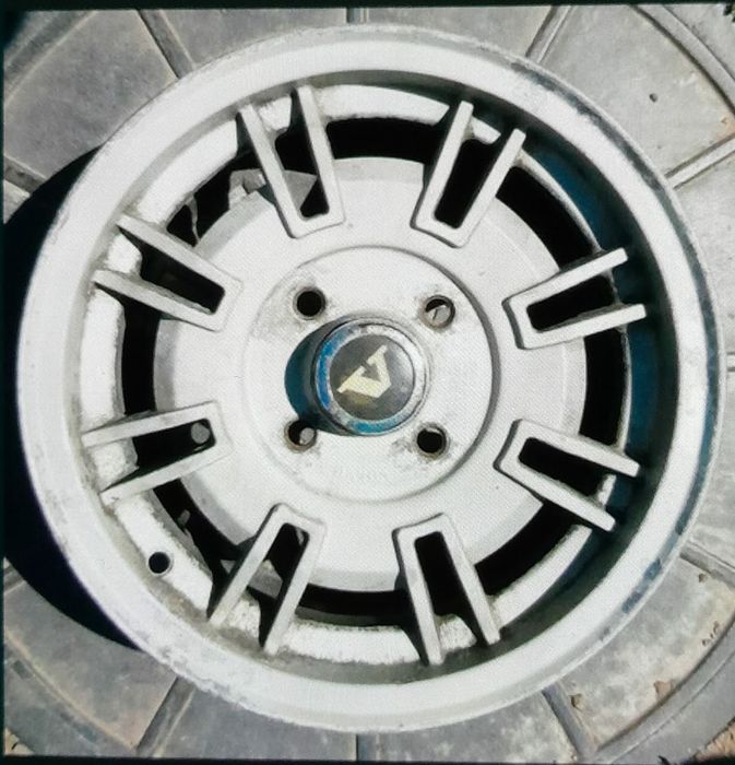 Легкосплавний б/у диск  5.5  J13 H2 ET42
Модель: Volvo 340