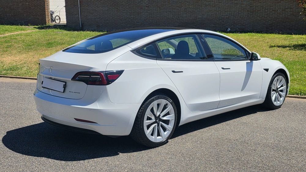 Tesla Model 3 Long Range  Dual Motor AWD