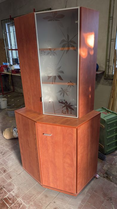 Witryna rogiwa dwu cześciowa .Szafka.