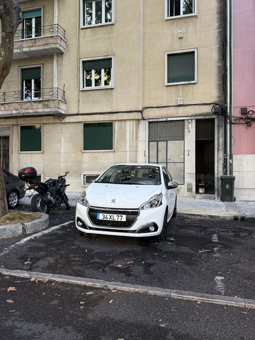 Peugeot 208 Puretech 1.2cc 82cv 2019 *1 proprietário*