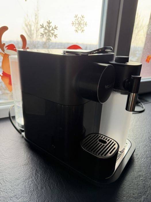 Кавоварка Nespresso EN 650.B