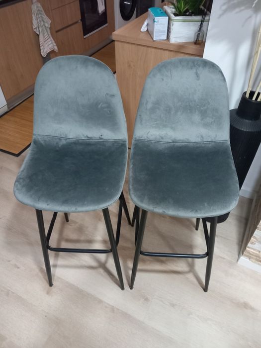 Mesa e cadeiras em pinho mel