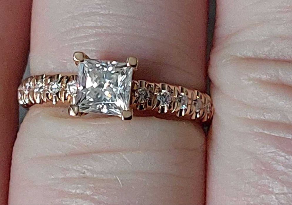 Золотое кольцо 585 проба Муассанит Размер 17 и 18