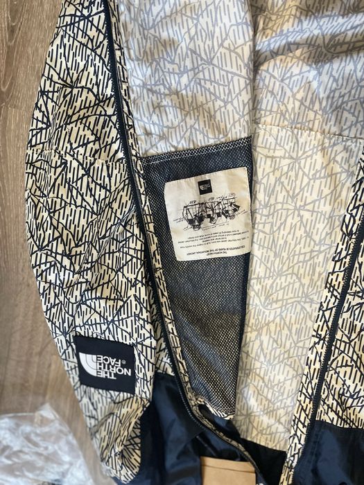 Вітровка the north face оригінал