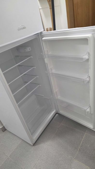 Frigorífico usado como novo