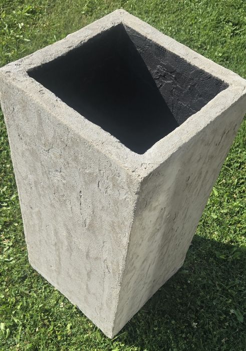 Donica termo, ogrodowa. Doniczka ze styropianu, betonowa, tynk.