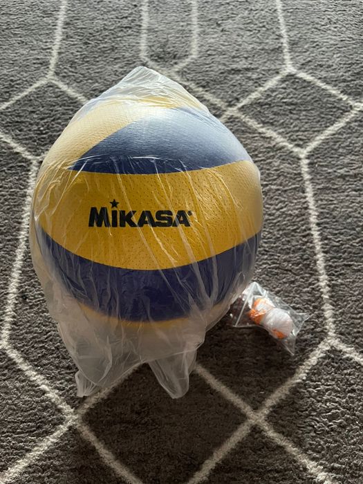 Nowa piłka do siatkówki Mikasa MVA300