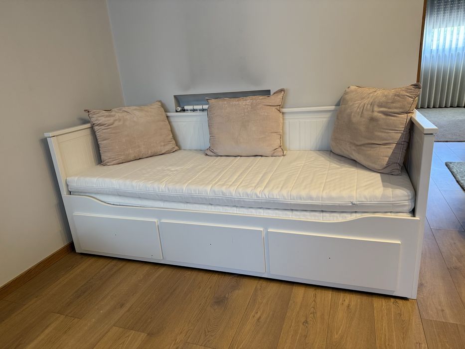 Cama Ikea (serve como sofa)