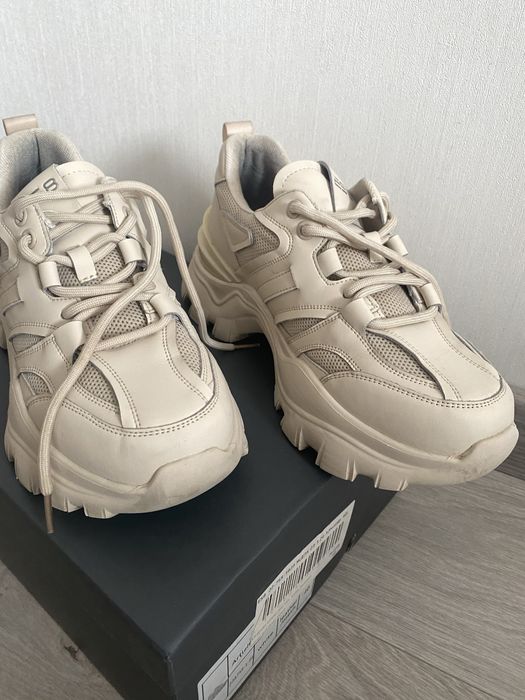 Кросовки, кросівки Estro