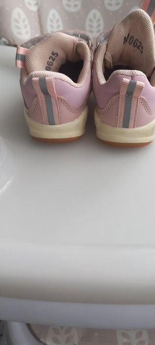 Кросівки для дівчинки