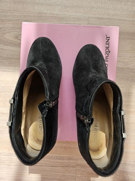 Замшевые ботинки