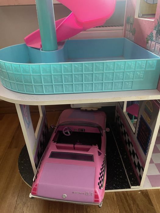 Domek LOL z samochodem