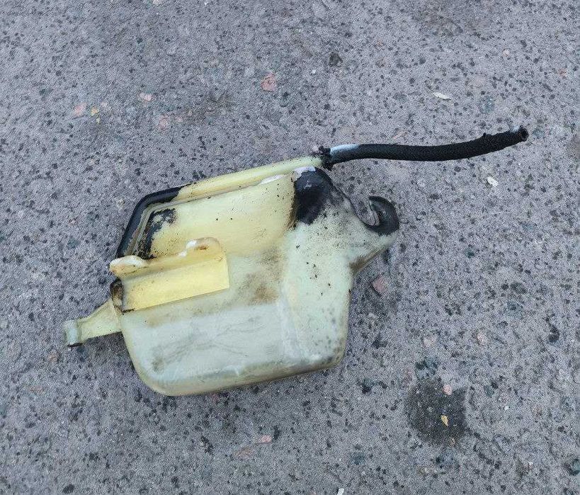 Бачки омывателя, охлаждения, расширительные бачки и тд. W124, W202