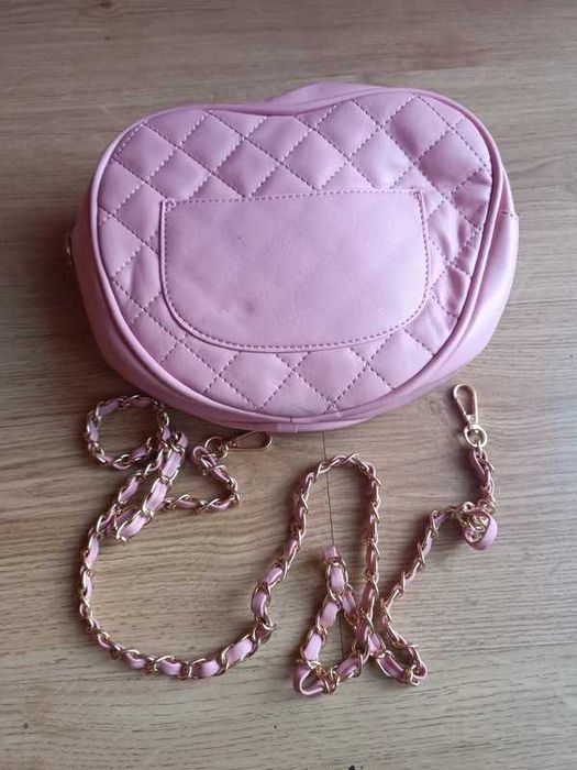 Bolsa rosa em coração a tiracolo - NOVA