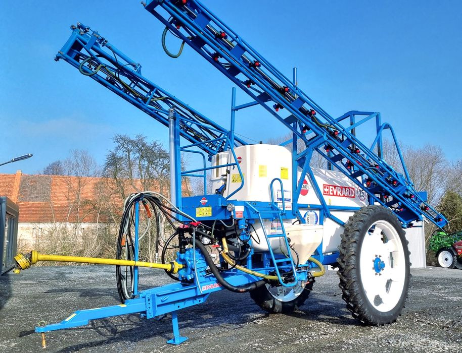 Opryskiwacz Hardi Evrard Plus 2500l 21m/18m  stan B.Dobry