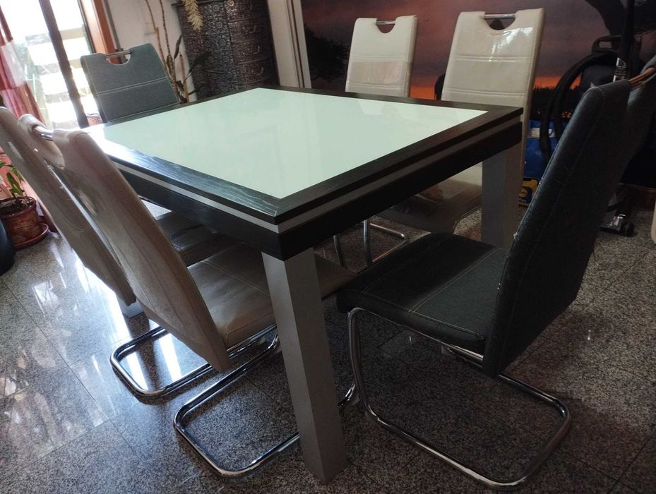 Mesa de jantar extensível (2m) + Oferta cadeiras