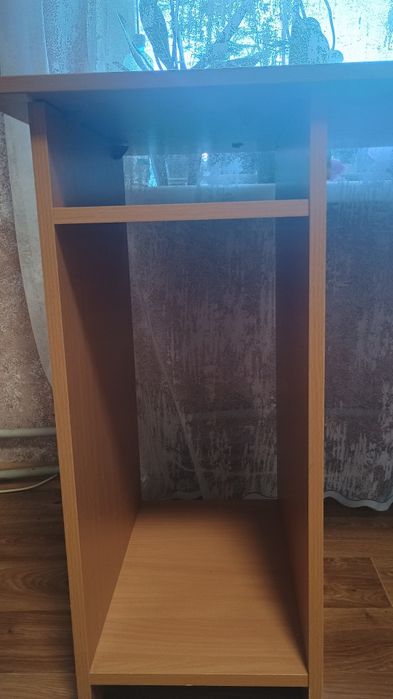 Комп'ютерний стіл