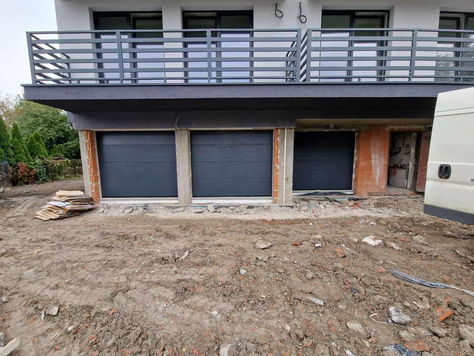 Brama segmentowa 60mm FAKRO ELITE 4000x2250 Antracyt (RAL7016)
