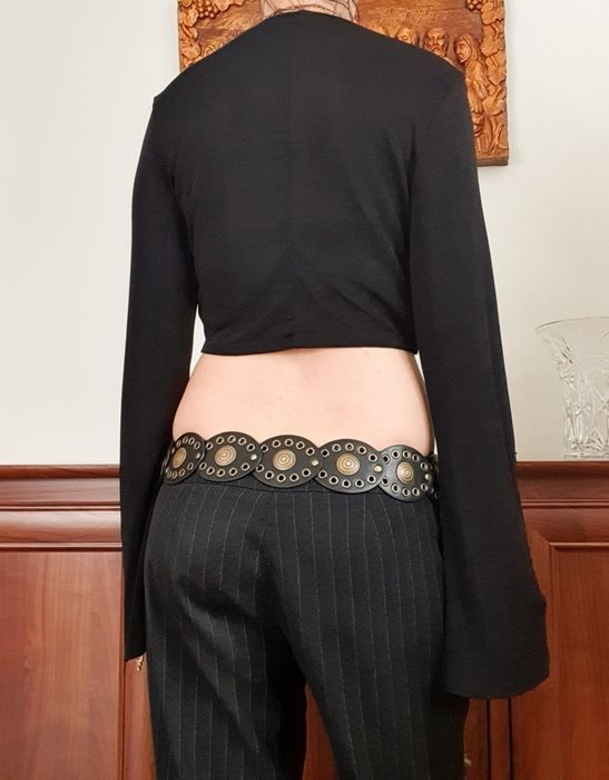 Czarny crop top na długi rękaw