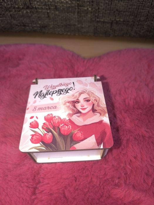 8 Marca Dzień Kobiet Szkatułka Pudełko Dekoracja na prezent  9,5x10 cm