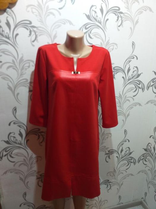 Красное модное платье 38-40 евр. размер