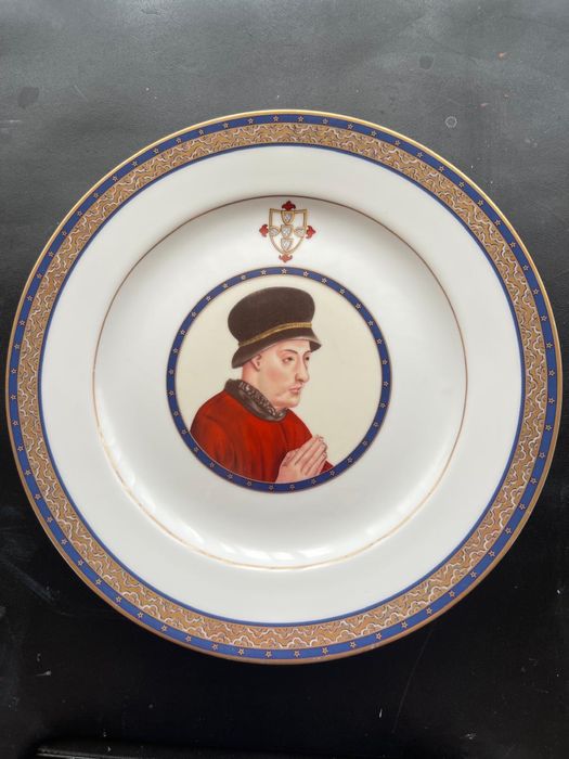 Novos! Coleção 7 pratos Porcelana das Índias com fio de ouro Monarquia