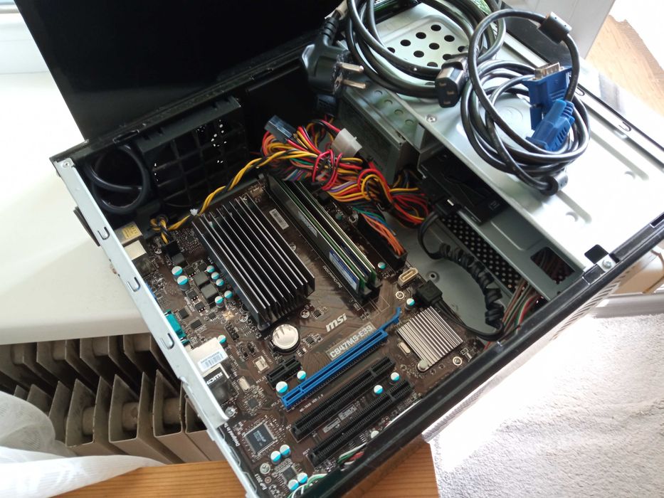 Компьютер Intel Celeron CPU 847 1.10GHz / msi C847MS-E33