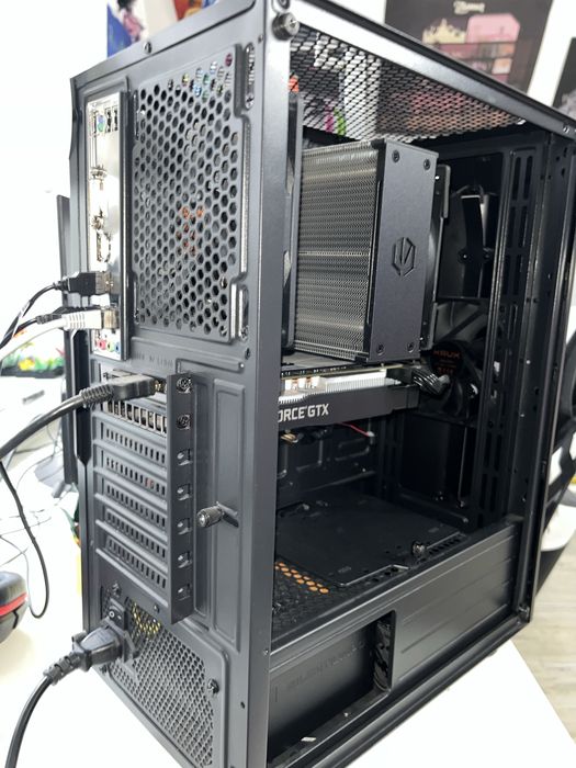 Komputer gamingowy – i5-11400F / GTX 1660 Ti / 16 GB RAM + monitor 24”