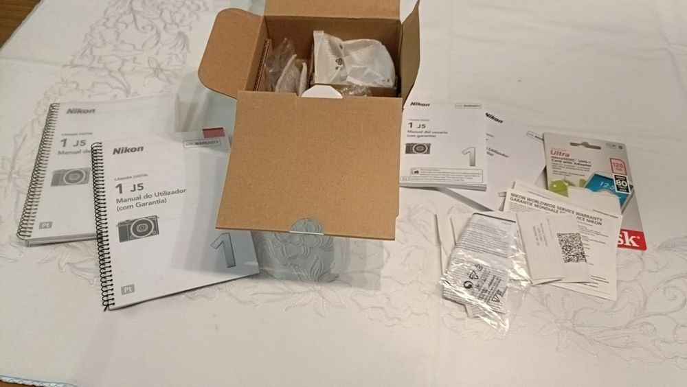 Máquina fotográfica NIKON 1 J5 impecável, muito atual e completa