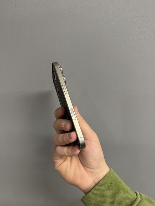 Оригінальний корпус iPhone 16 Pro