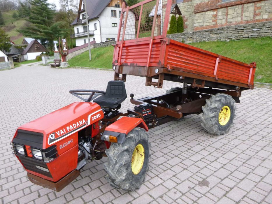 Traktor z przyczepka wywrotka 4x4,wsp kierownicy,3 str wywrot 800Mtg