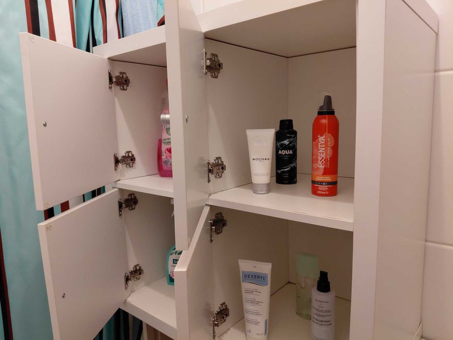 Móvel em Madeira para Arrumações com 4 Portas