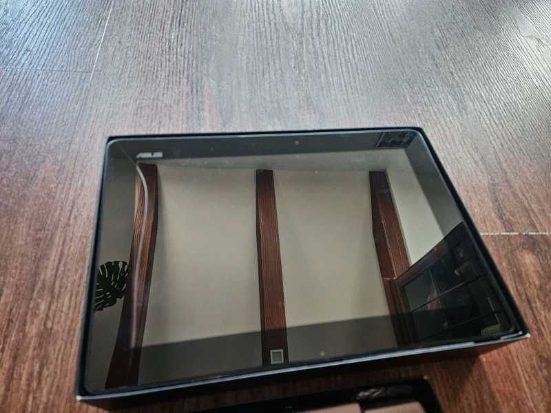 Tablet ASUS Transformer Pad Infinity TF700T z stacją dokującą