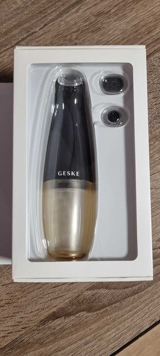 Очищувальний засіб для обличчя GESKE Aqua-Stream Face Cleanser 8в1