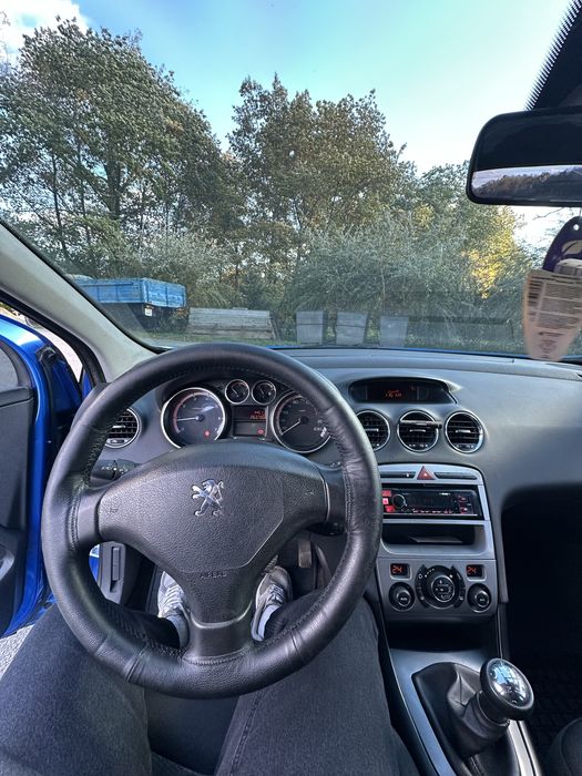 Продам peugeot 308 2010року