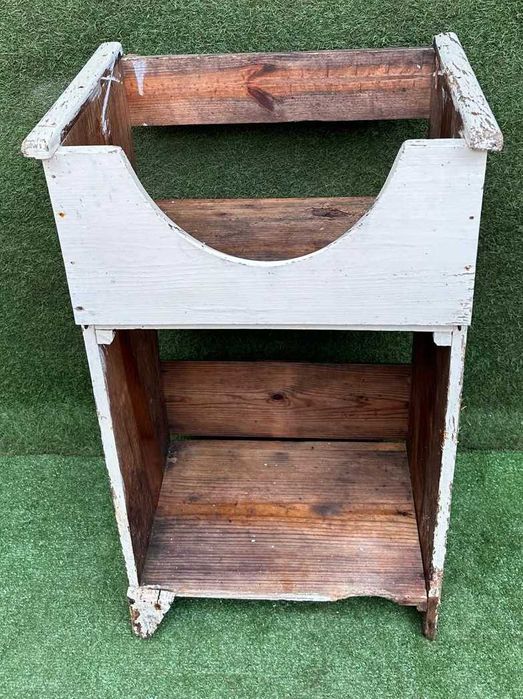 Cantareira antiga em pinho, para bilhas