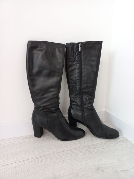 Чоботи шкіряні на підборах 38 розмір