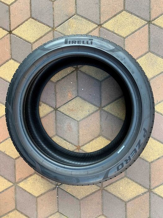 245/40 R19 Pirelli PZero PZ4. Шини літні 4 шт.