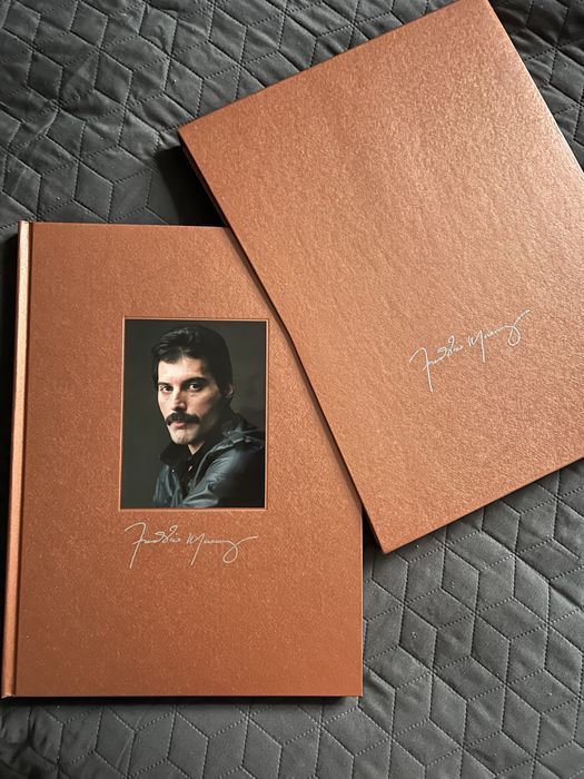 Книга о Фредди Меркьюри Соло