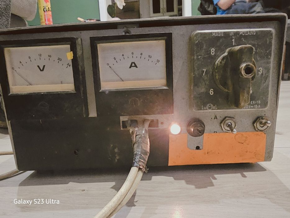 Klasyk PRL: Solidny Prostownik Lumel, Sprawny, Retro – (Podkreśla markę i styl).