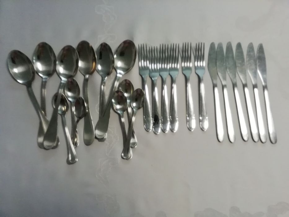 Столові прибори.