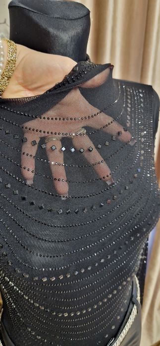 Body z siateczki i czarne kamyki