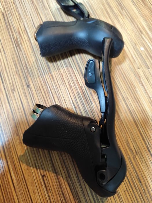 Manetki klamki rowerowe do hamulców i przerzutek