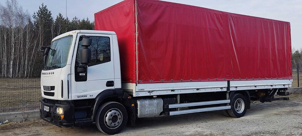 Truck Rental / Wynajem ciężarówek z windą