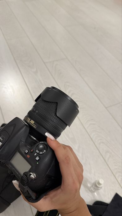 Фотоапарат Nikon D7100 і обʼєктив Nikon AF-S DX NIKKOR 18–105mm f/3.5–5.6G ED VR. В ідеальному стані в чохлі. Пробіг до 2000фото. Просто лежав в шафі