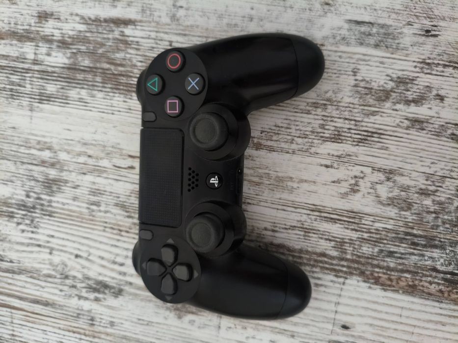 PS4 pro 816GB, 2 геймпада +8дисків